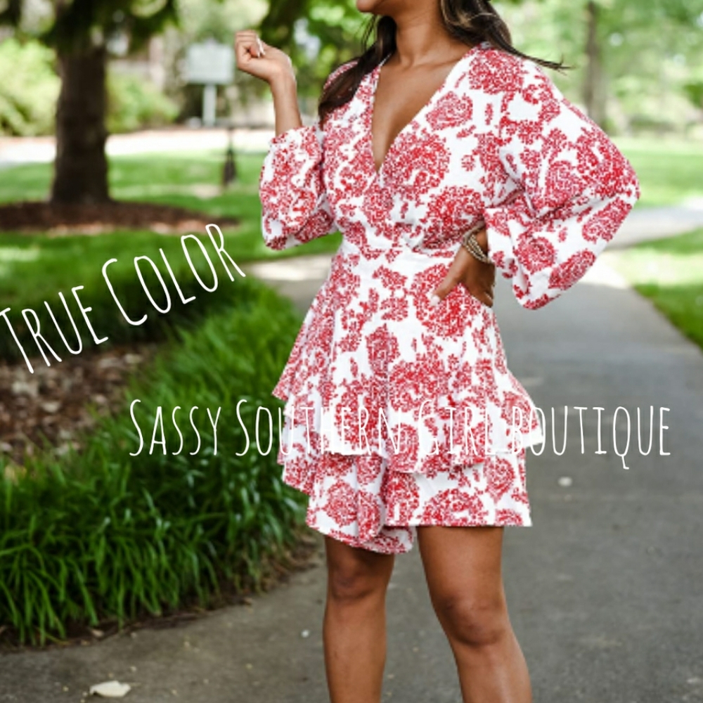 🆕⭐ Flirty magenta pink and white long sleeve romper